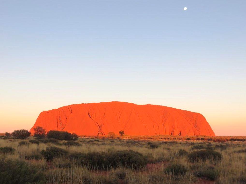 Fermede Labrunie|Hiking the Liru Walk from the Cultural Centre to Uluru